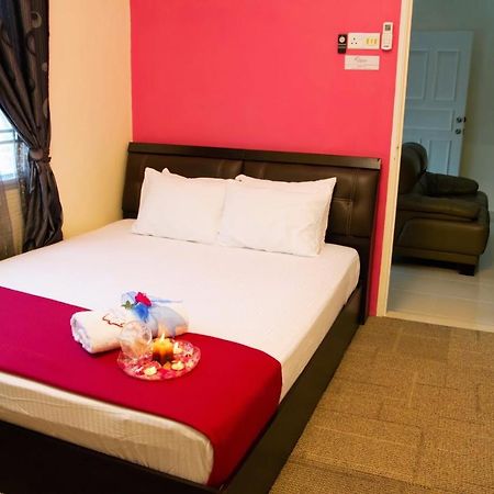 Homestay Hj Esmon Parit Raja Uthm 바투 파핫 외부 사진