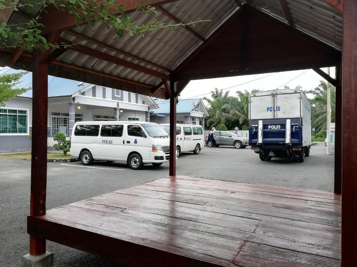 Homestay Hj Esmon Parit Raja Uthm 바투 파핫 외부 사진