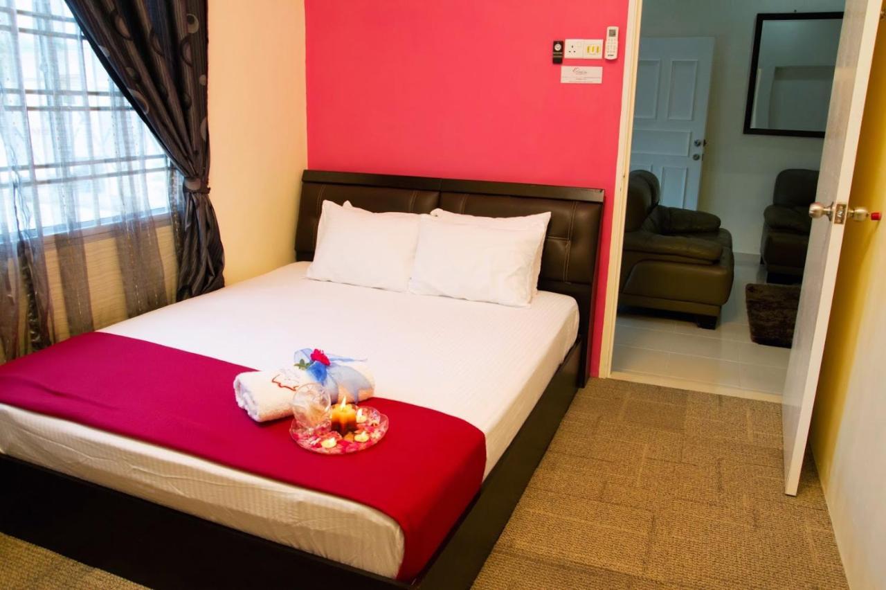 Homestay Hj Esmon Parit Raja Uthm 바투 파핫 외부 사진