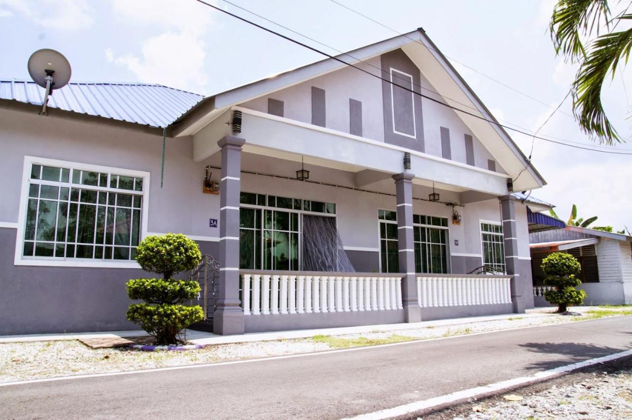 Homestay Hj Esmon Parit Raja Uthm 바투 파핫 외부 사진