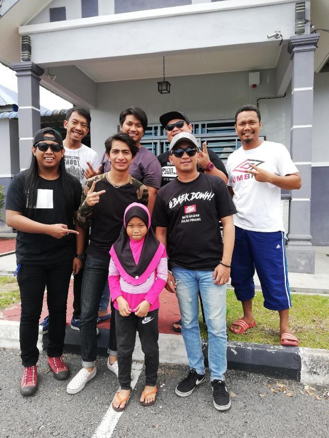 Homestay Hj Esmon Parit Raja Uthm 바투 파핫 외부 사진
