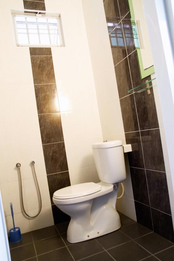 Homestay Hj Esmon Parit Raja Uthm 바투 파핫 외부 사진